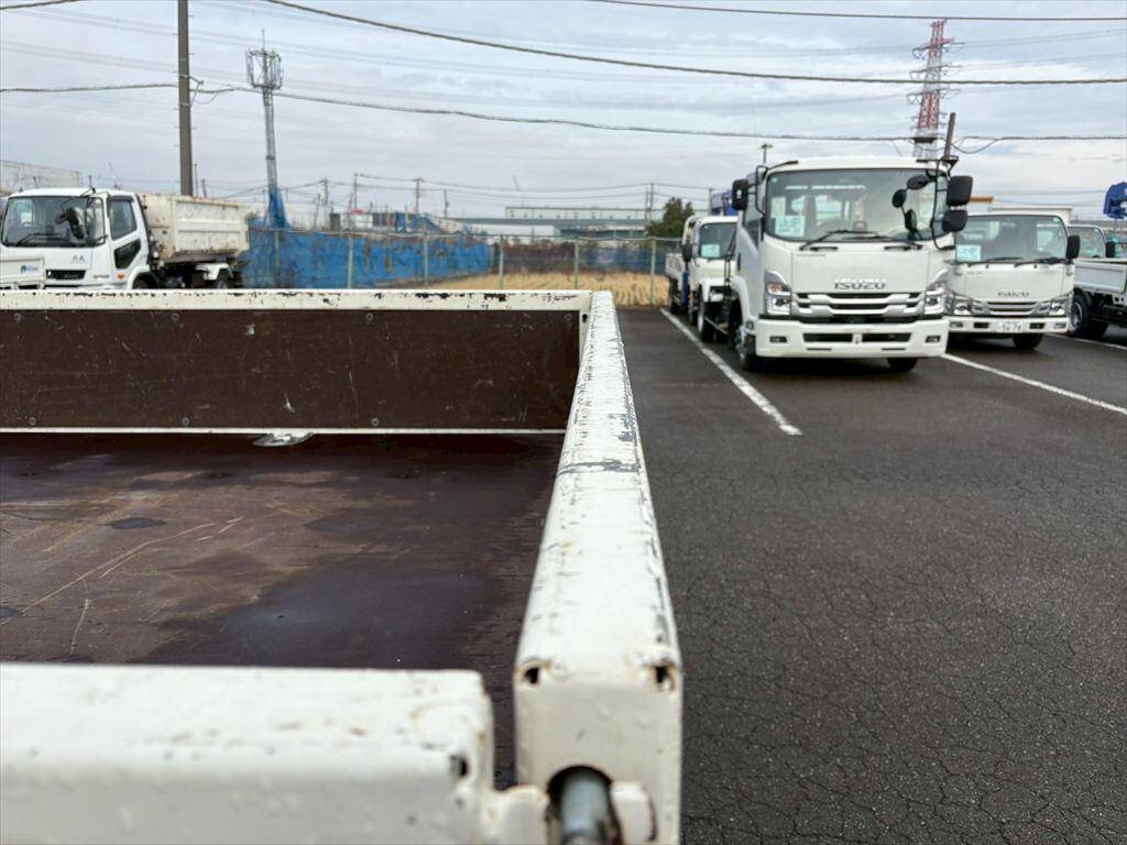 日野デュトロ平ボディ小型（2t・3t）[写真13]