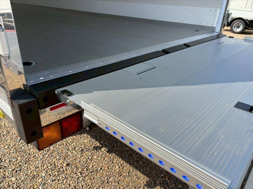 三菱ふそうファイター冷凍車（冷蔵車）中型（4t）[写真12]