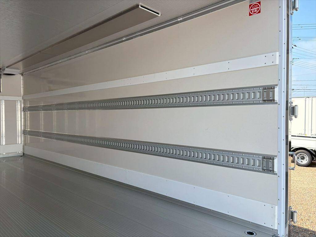 三菱ふそうファイター冷凍車（冷蔵車）中型（4t）[写真09]