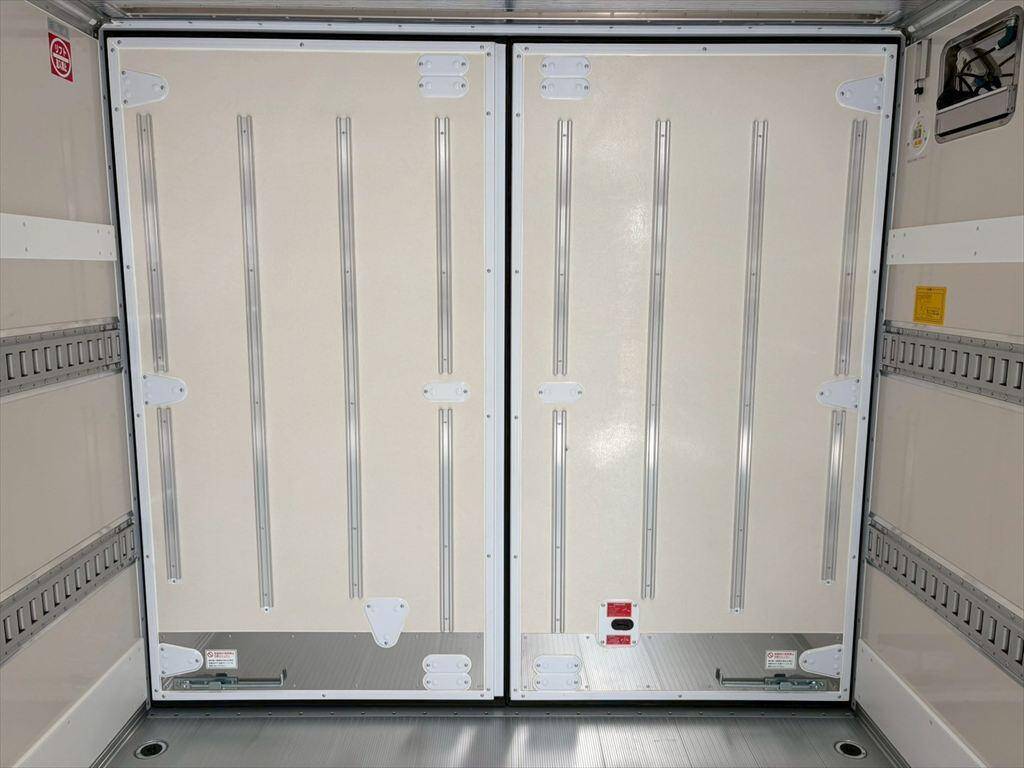 三菱ふそうファイター冷凍車（冷蔵車）中型（4t）[写真09]