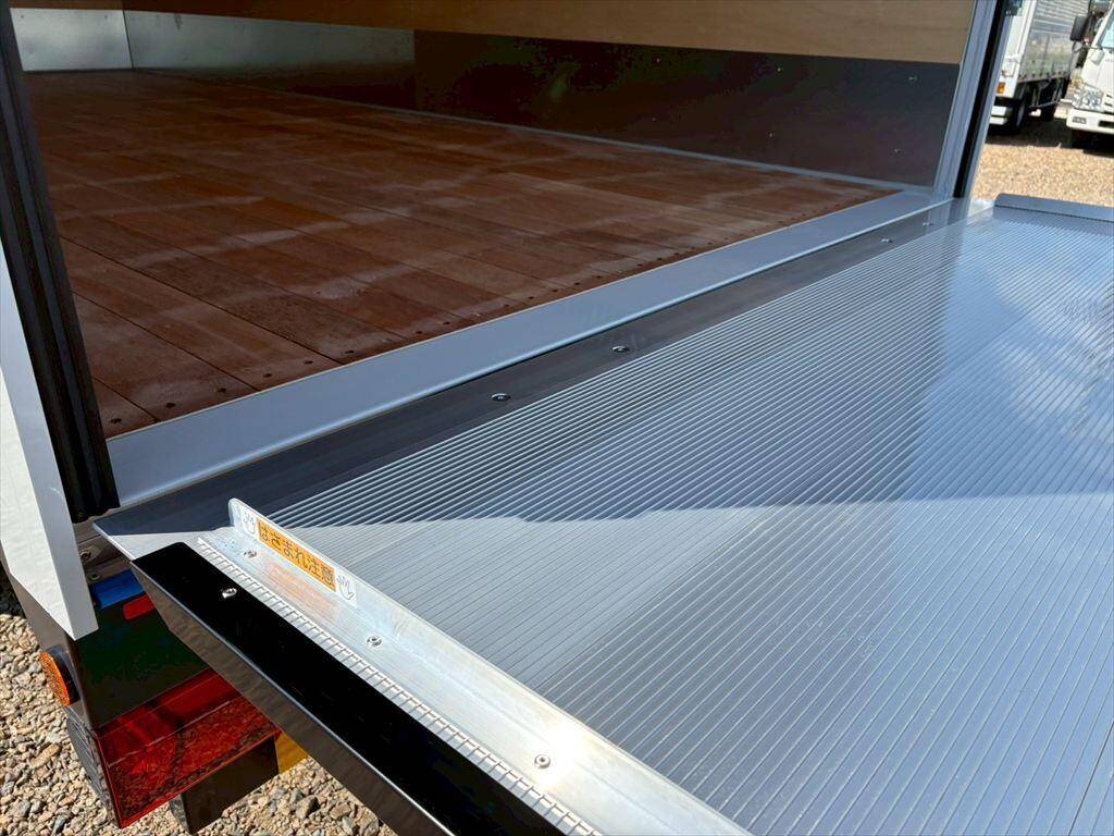 三菱ふそうキャンターアルミバン小型（2t・3t）[写真11]