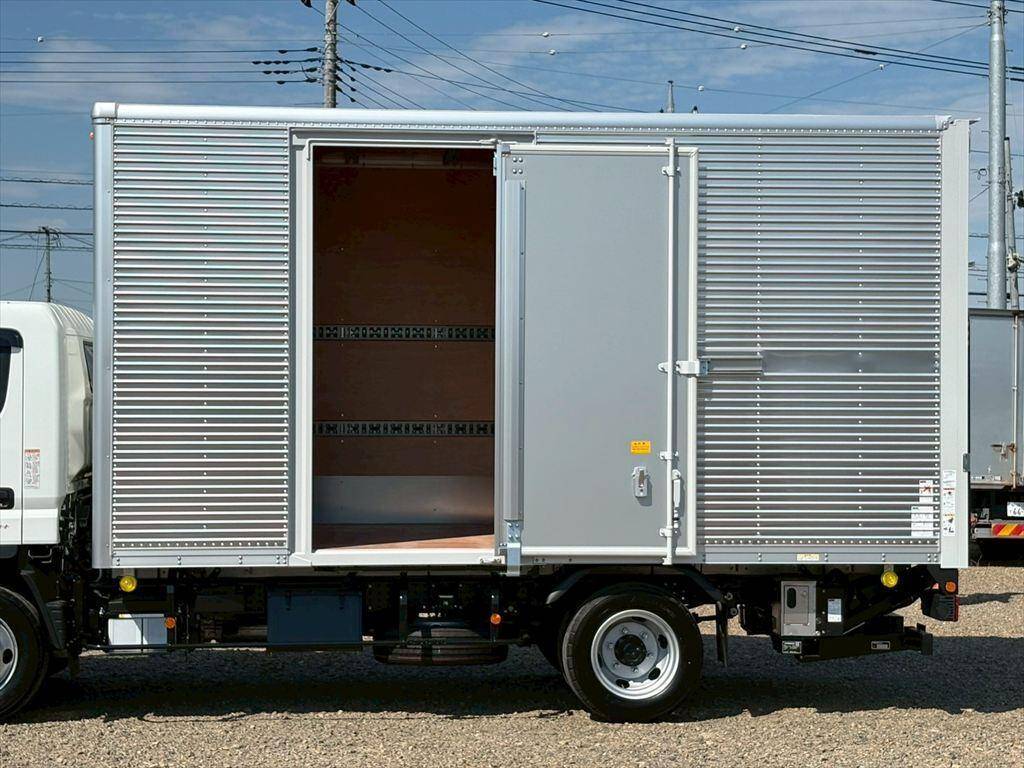 三菱ふそうキャンターアルミバン小型（2t・3t）[写真12]
