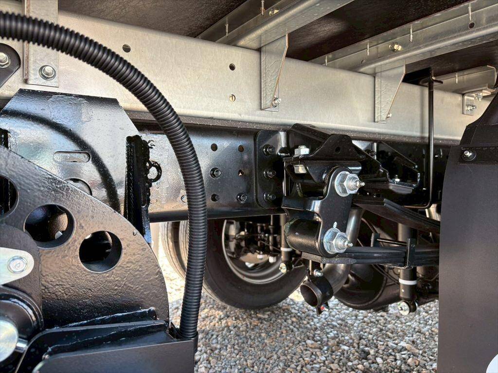 三菱ふそうキャンターアルミバン小型（2t・3t）[写真13]