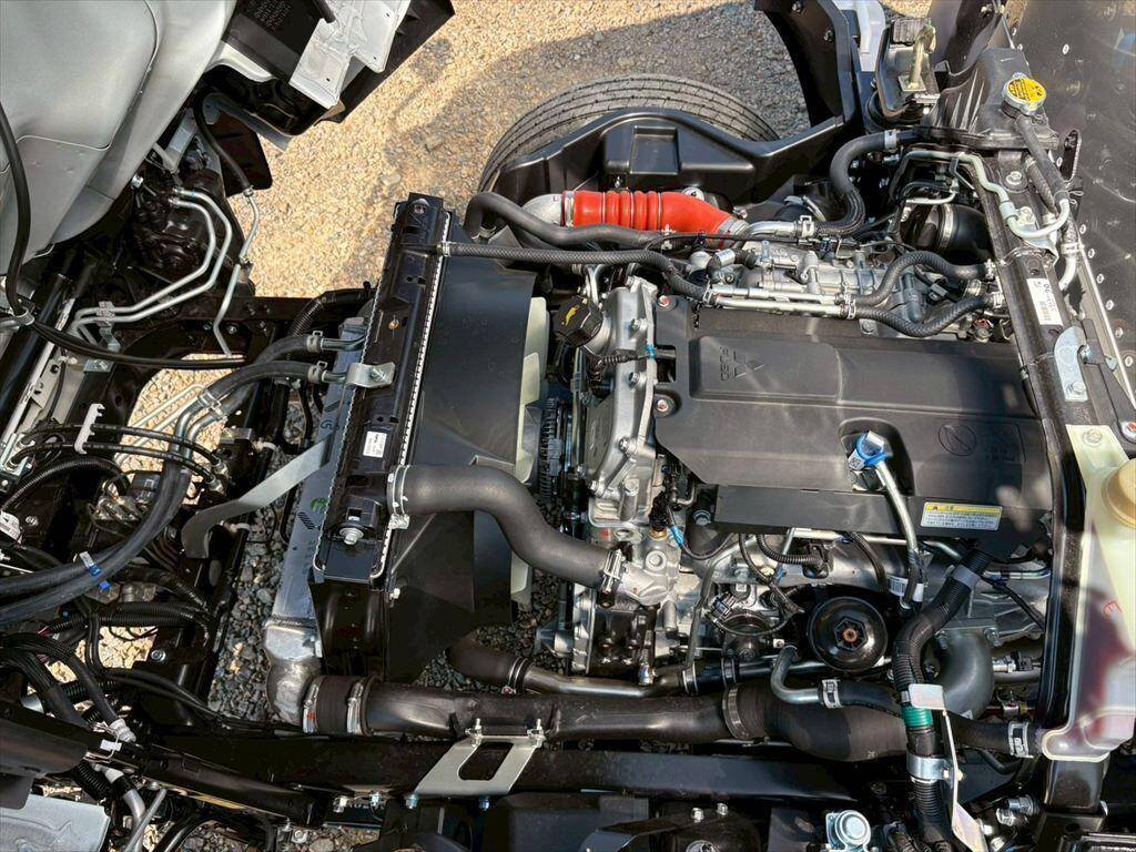 三菱ふそうキャンターアルミバン小型（2t・3t）[写真17]