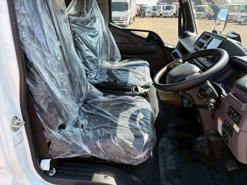 三菱ふそうキャンターアルミバン小型（2t・3t）[写真18]