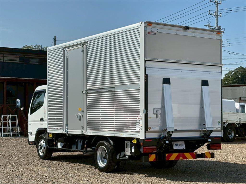 三菱ふそうキャンターアルミバン小型（2t・3t）[写真02]