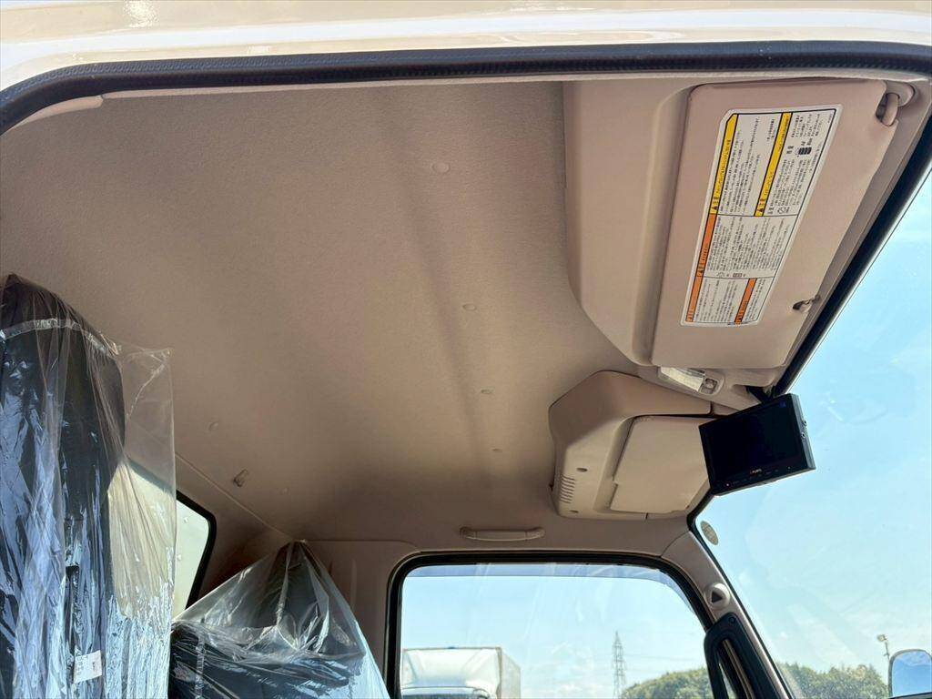 三菱ふそうキャンターアルミバン小型（2t・3t）[写真22]