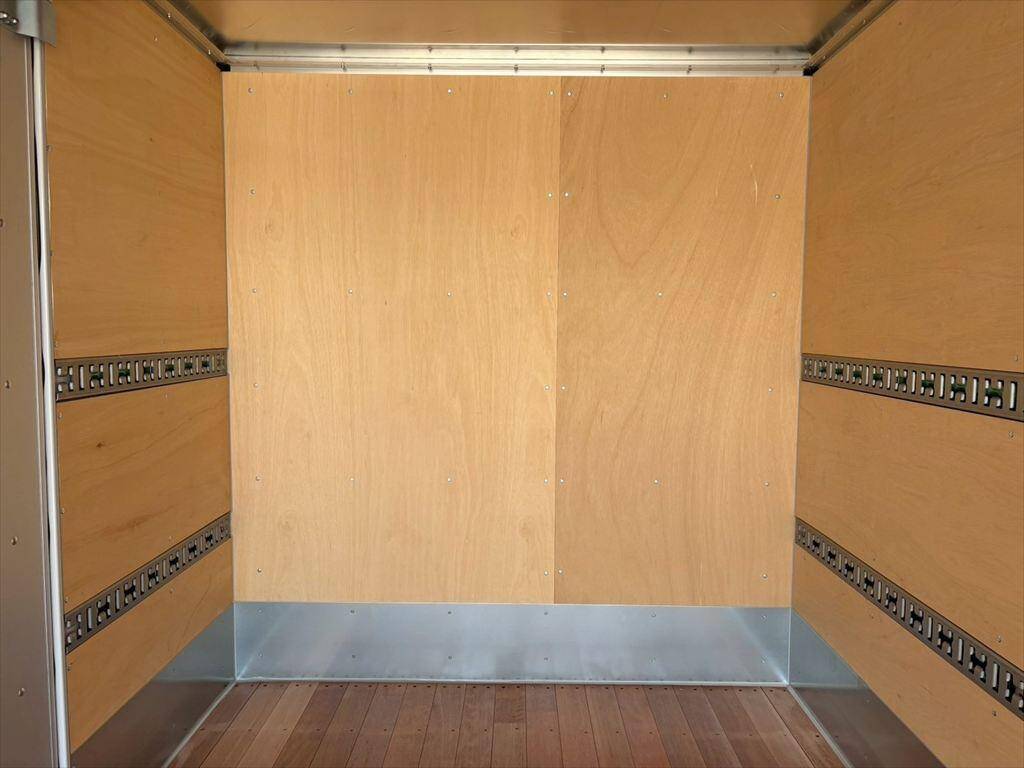 三菱ふそうキャンターアルミバン小型（2t・3t）[写真06]