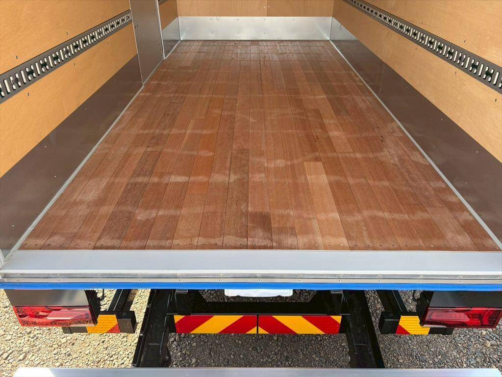 三菱ふそうキャンターアルミバン小型（2t・3t）[写真07]