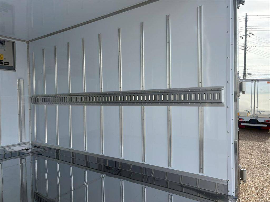 三菱ふそうキャンター冷凍車（冷蔵車）小型（2t・3t）[写真10]