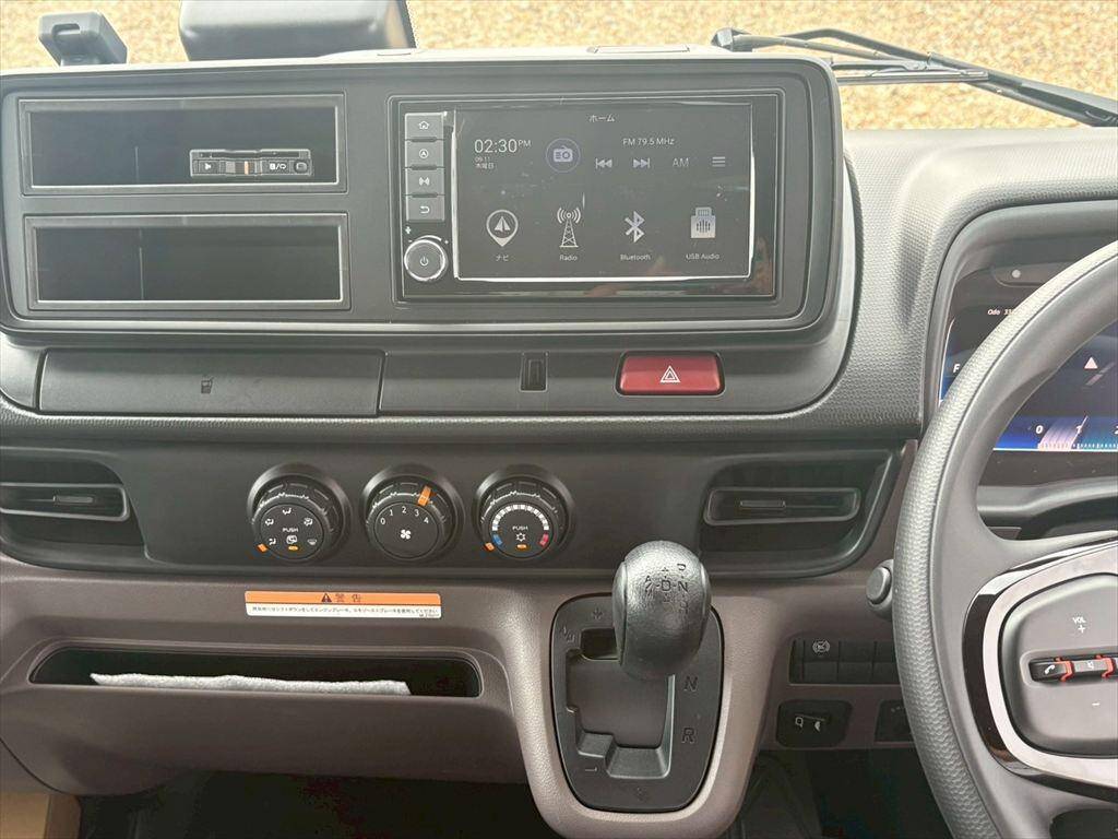 三菱ふそうキャンターアルミウイング小型（2t・3t）[写真22]