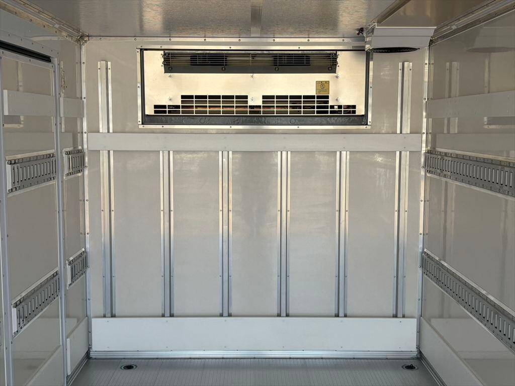 三菱ふそうキャンター冷凍車（冷蔵車）小型（2t・3t）[写真07]