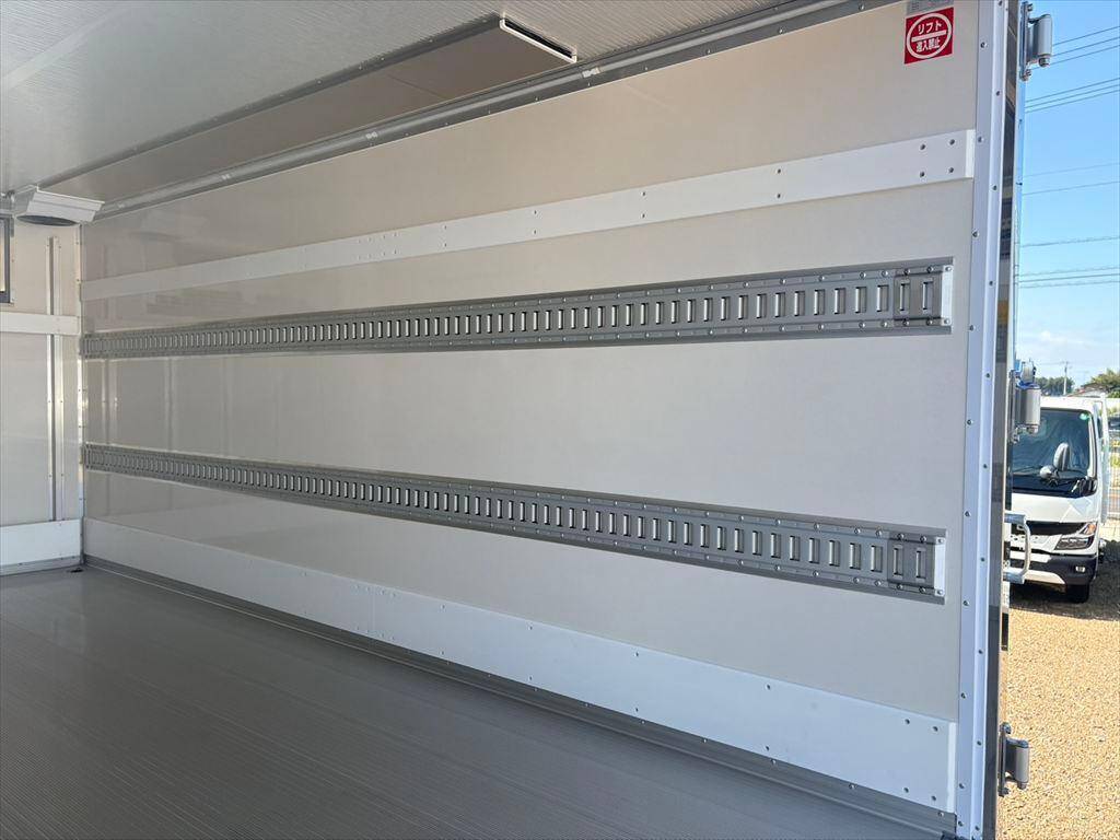 三菱ふそうキャンター冷凍車（冷蔵車）小型（2t・3t）[写真09]