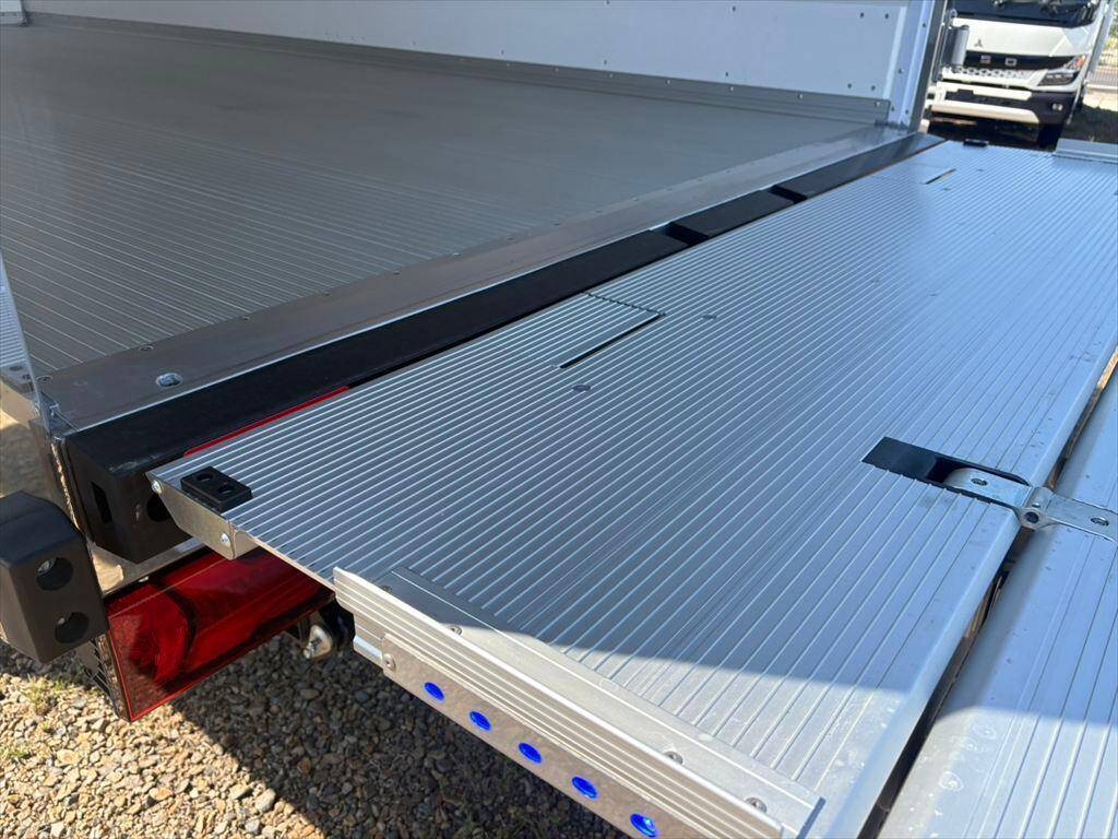 三菱ふそうキャンター冷凍車（冷蔵車）小型（2t・3t）[写真11]