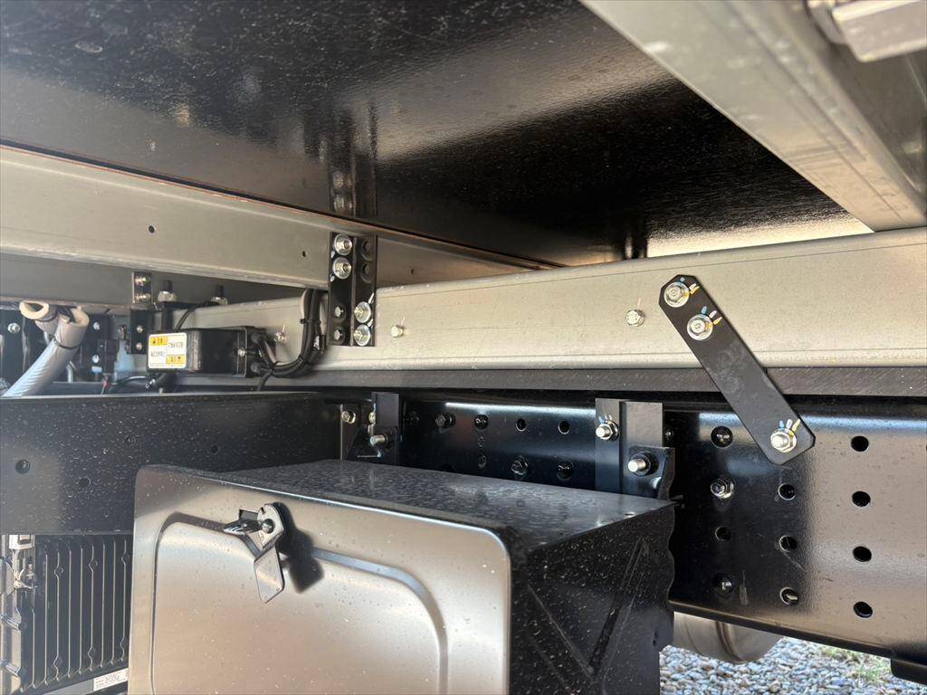 三菱ふそうキャンター冷凍車（冷蔵車）小型（2t・3t）[写真13]