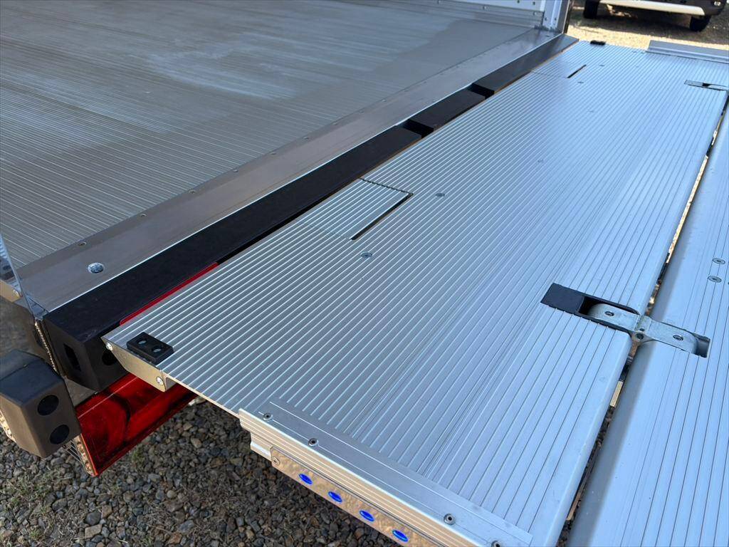 三菱ふそうキャンター冷凍車（冷蔵車）小型（2t・3t）[写真10]