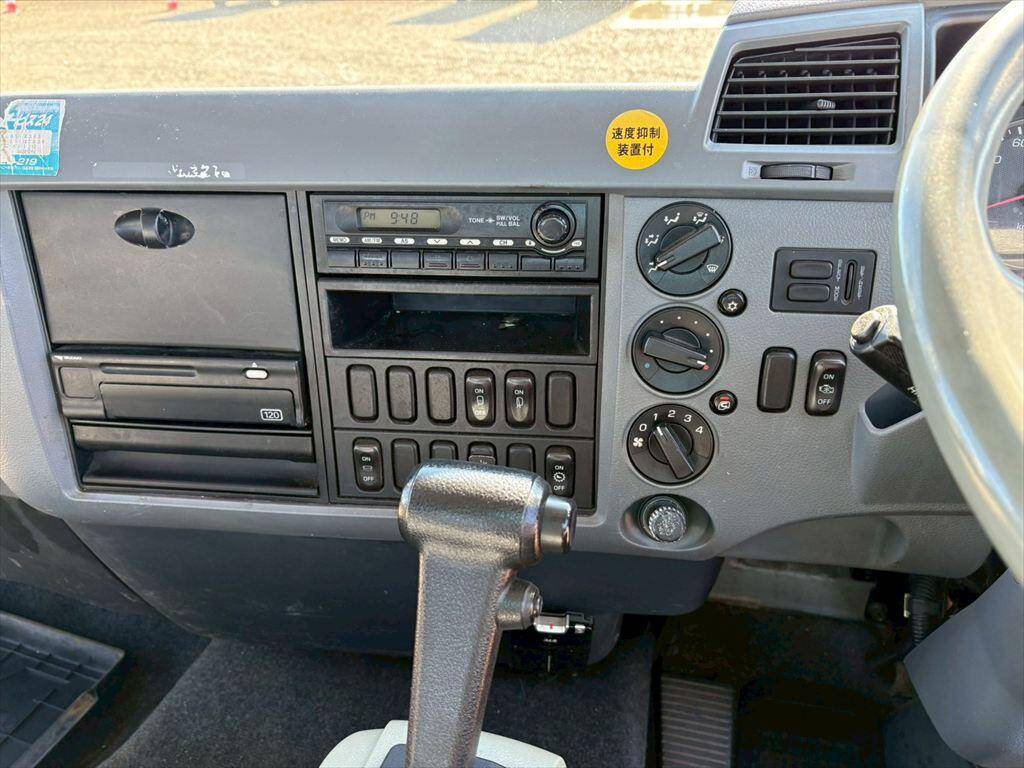 三菱ふそうファイターコンテナ専用車増トン（6t・8t）[写真17]