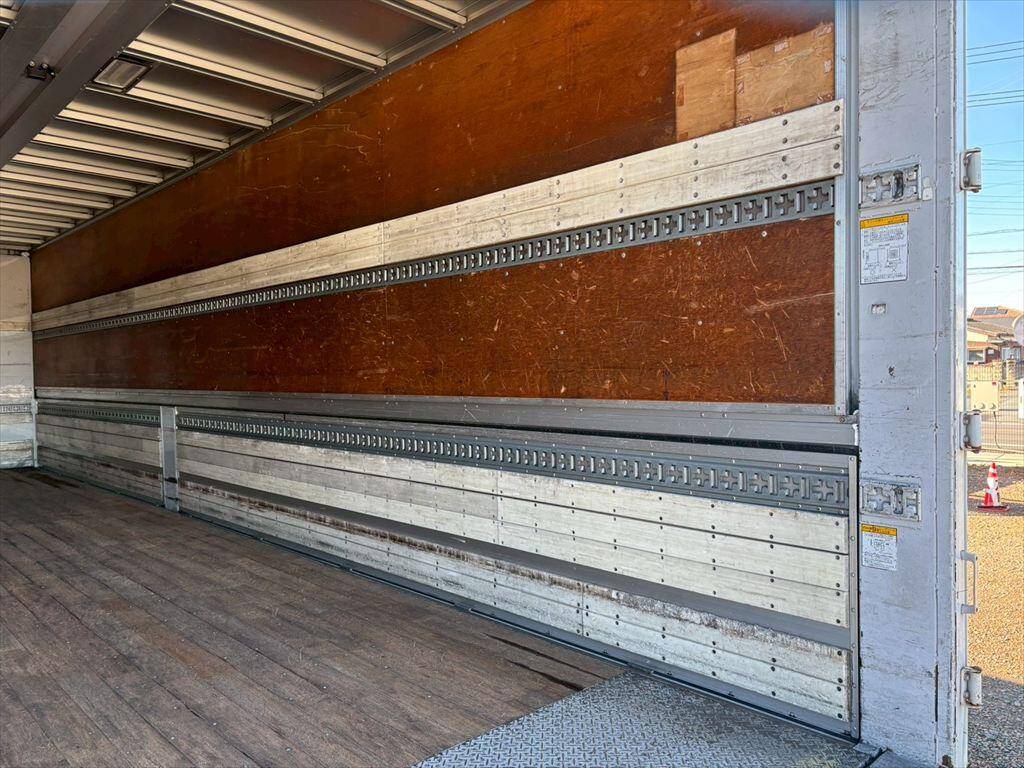 日野プロフィアアルミウイング大型（10t）[写真08]