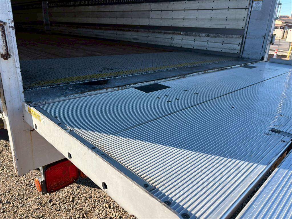 日野プロフィアアルミウイング大型（10t）[写真09]