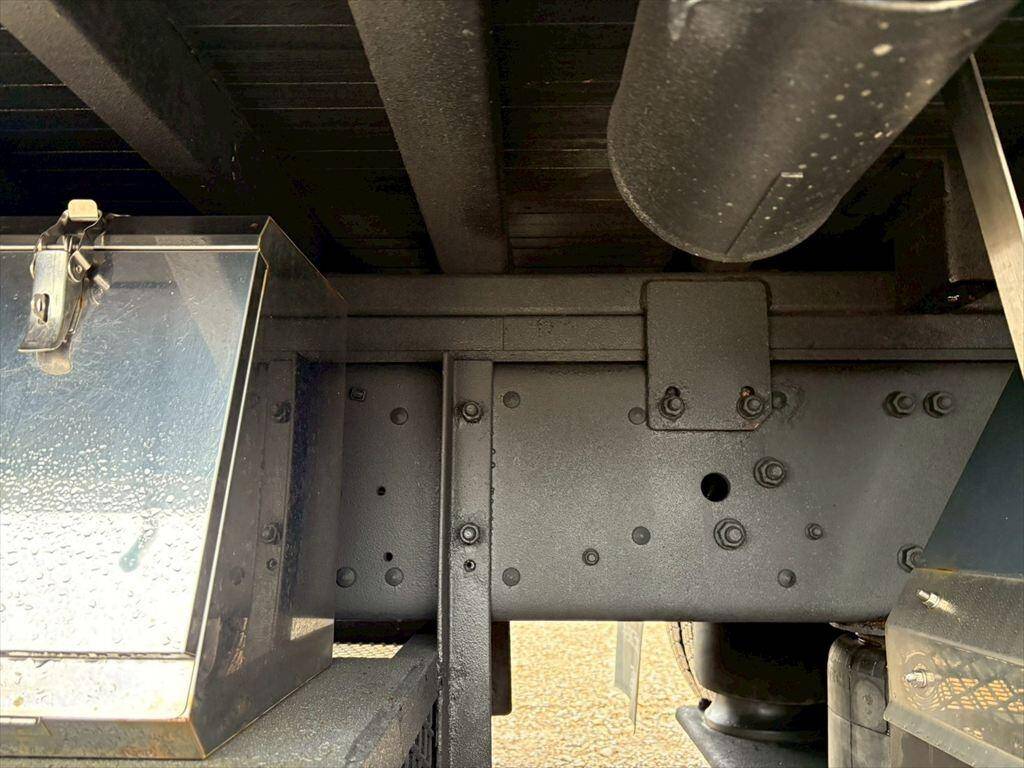 三菱ふそうスーパーグレートアルミブロック大型（10t）[写真11]