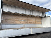 UDトラックスクオンアルミウイング大型（10t）[写真12]