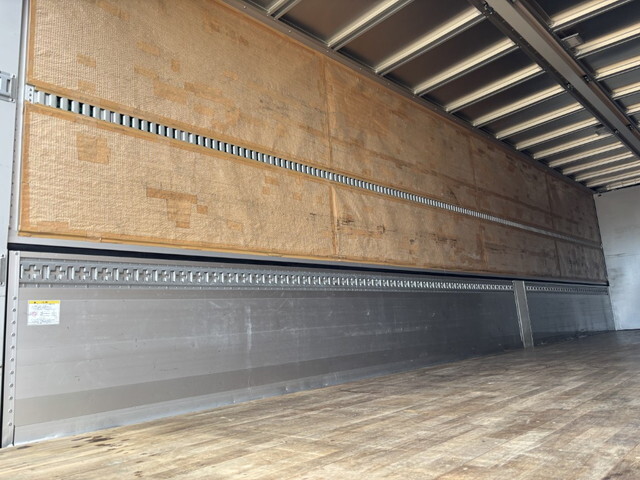 UDトラックスクオンアルミウイング大型（10t）[写真15]