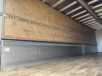 UDトラックスクオンアルミウイング大型（10t）[写真16]