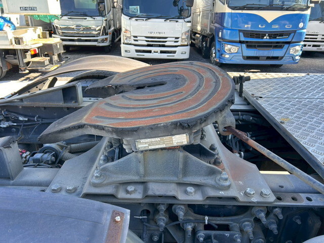 UDトラックスクオントレーラーヘッド（トラクターヘッド）大型（10t）[写真10]