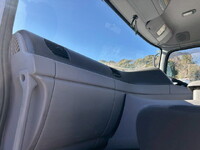 UDトラックスクオントレーラーヘッド（トラクターヘッド）大型（10t）[写真18]