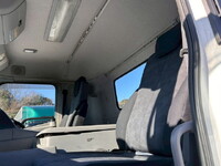 UDトラックスクオントレーラーヘッド（トラクターヘッド）大型（10t）[写真19]