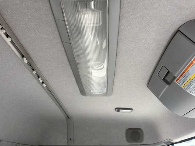 UDトラックスクオントレーラーヘッド（トラクターヘッド）大型（10t）[写真22]