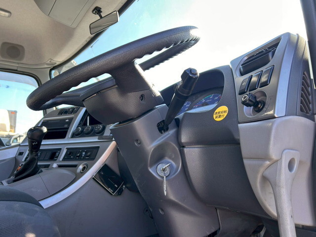 UDトラックスクオントレーラーヘッド（トラクターヘッド）大型（10t）[写真23]