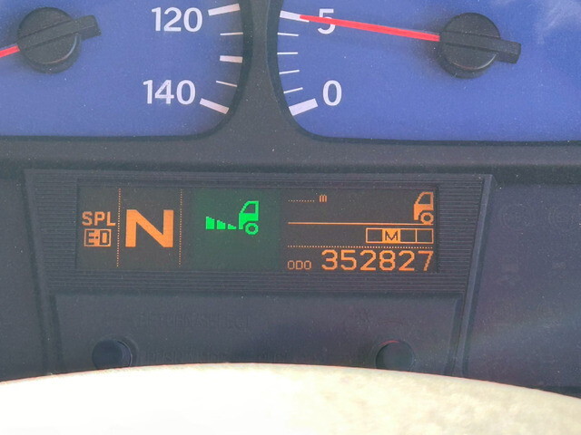 UDトラックスクオントレーラーヘッド（トラクターヘッド）大型（10t）[写真26]