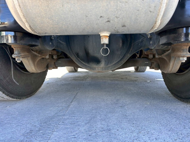 UDトラックスクオントレーラーヘッド（トラクターヘッド）大型（10t）[写真38]