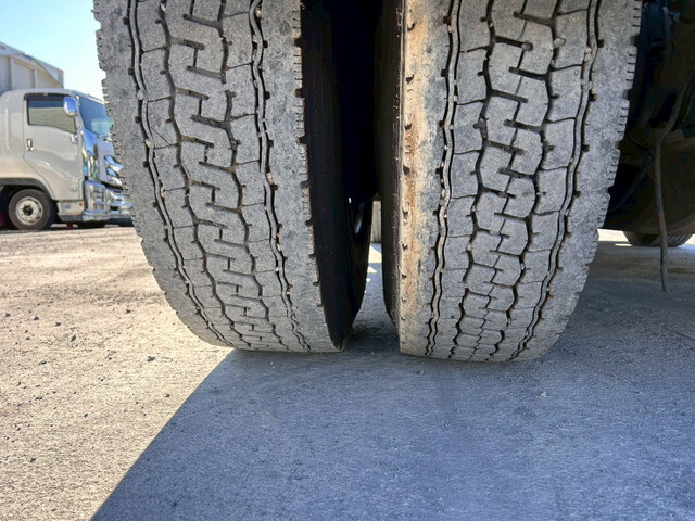 UDトラックスクオントレーラーヘッド（トラクターヘッド）大型（10t）[写真39]