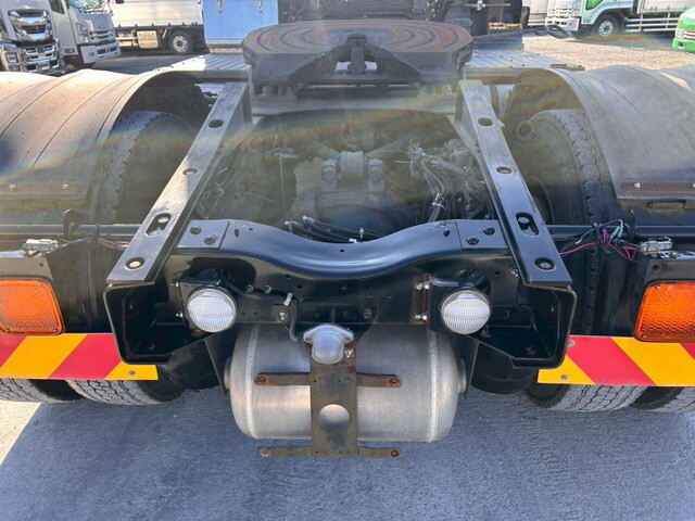 UDトラックスクオントレーラーヘッド（トラクターヘッド）大型（10t）[写真07]