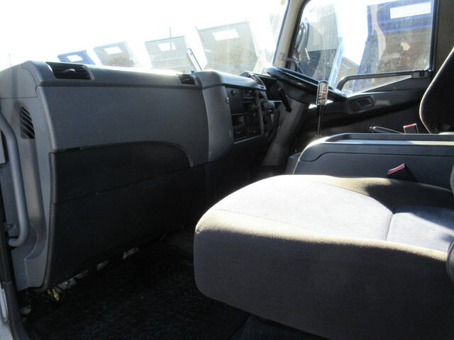 三菱ふそうファイタークレーン3段中型（4t）[写真17]