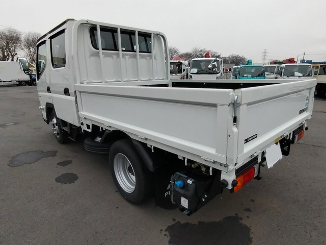三菱ふそうキャンターダブルキャブ（Wキャブ）小型（2t・3t）[写真02]