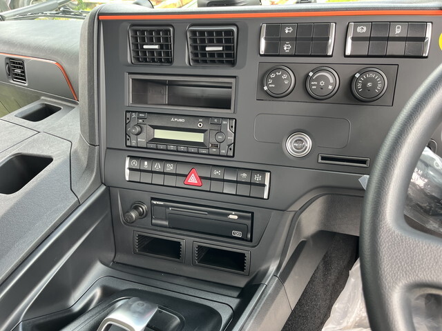 三菱ふそうグレートトレーラーヘッド（トラクターヘッド）大型（10t）[写真17]