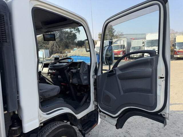 いすゞエルフアルミウイング小型（2t・3t）[写真30]