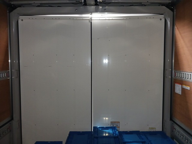 いすゞフォワードアルミウイング中型（4t）[写真12]