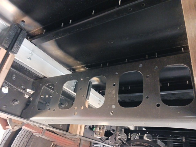 いすゞフォワードアルミウイング中型（4t）[写真15]