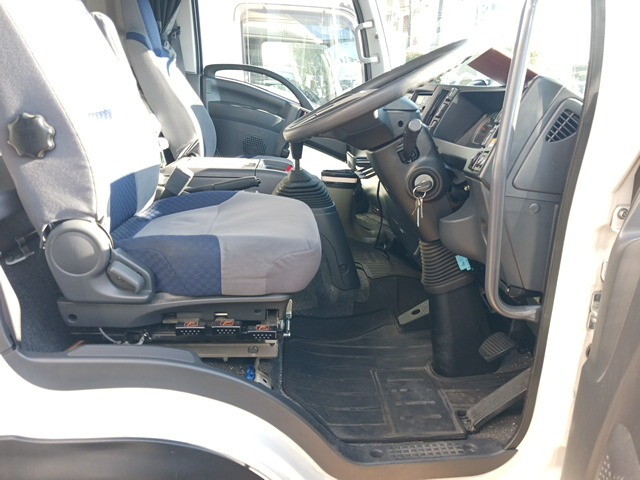 いすゞフォワードアルミウイング中型（4t）[写真21]