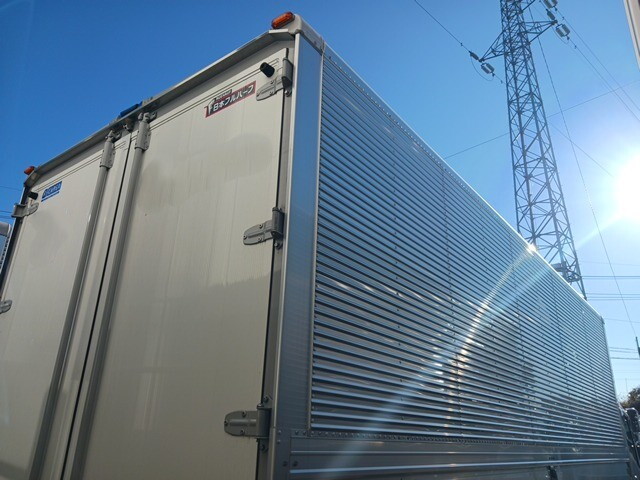 いすゞフォワードアルミウイング中型（4t）[写真04]