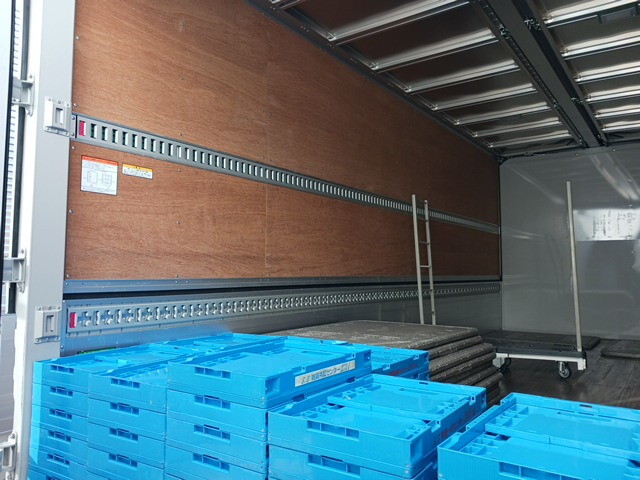 いすゞフォワードアルミウイング中型（4t）[写真08]