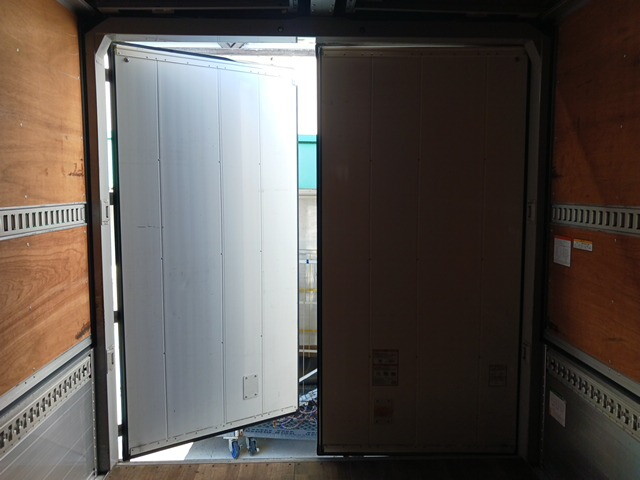 いすゞフォワードアルミウイング中型（4t）[写真10]