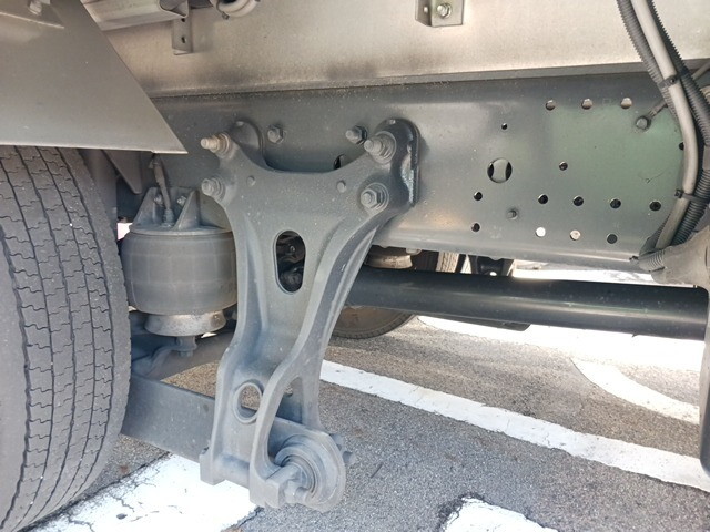 いすゞフォワードアルミウイング中型（4t）[写真14]