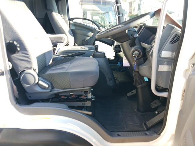 いすゞフォワードアルミウイング中型（4t）[写真19]