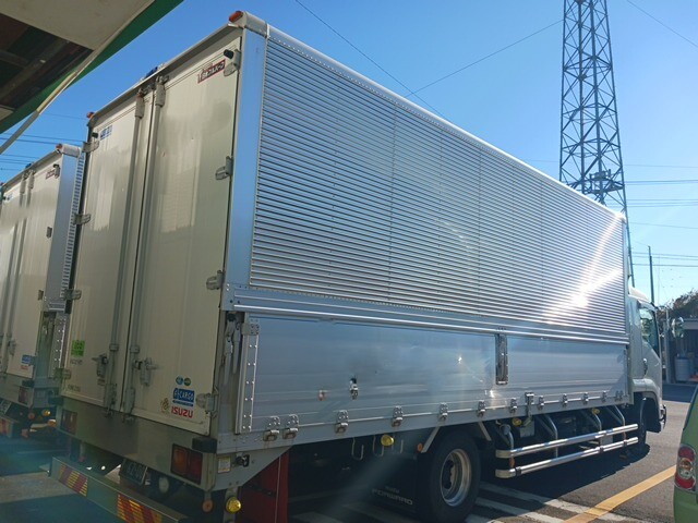 いすゞフォワードアルミウイング中型（4t）[写真02]