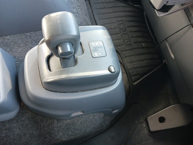 いすゞフォワードアルミウイング中型（4t）[写真27]